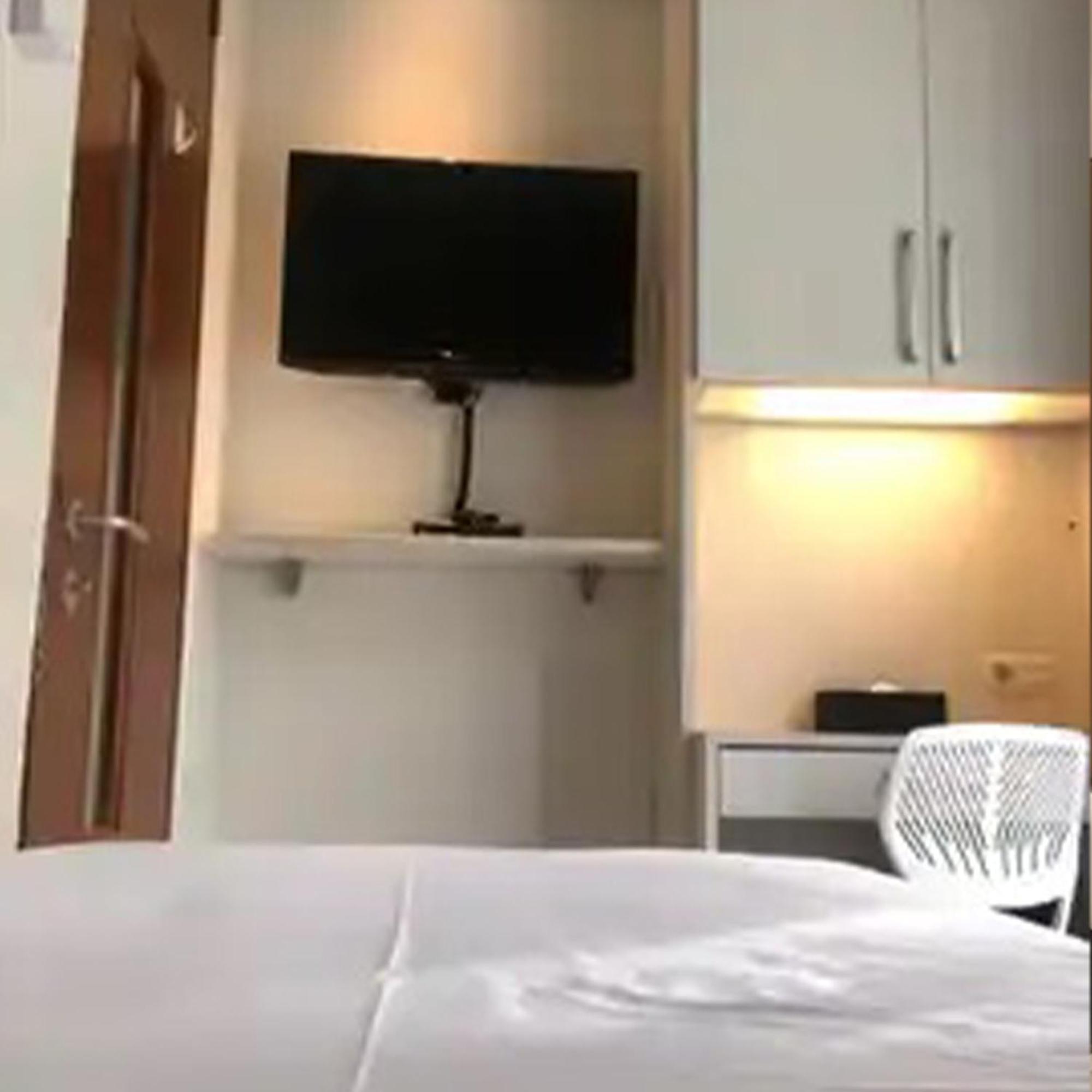 Bening Boutique Hotel Managed By Salak Hospitality Bekasi Extérieur photo