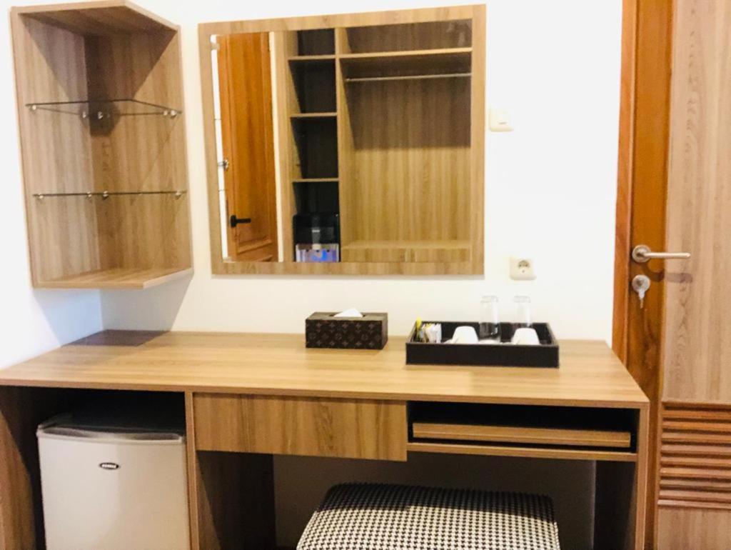 Bening Boutique Hotel Managed By Salak Hospitality Bekasi Extérieur photo