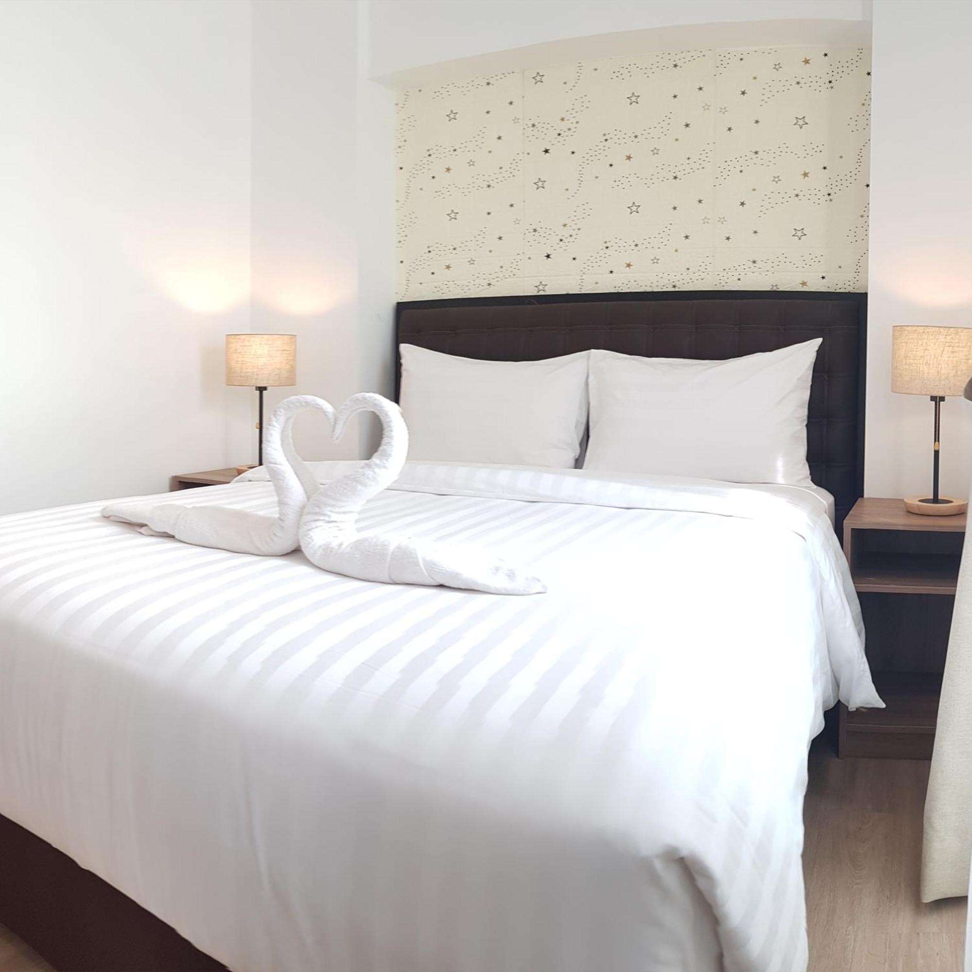 Bening Boutique Hotel Managed By Salak Hospitality Bekasi Extérieur photo