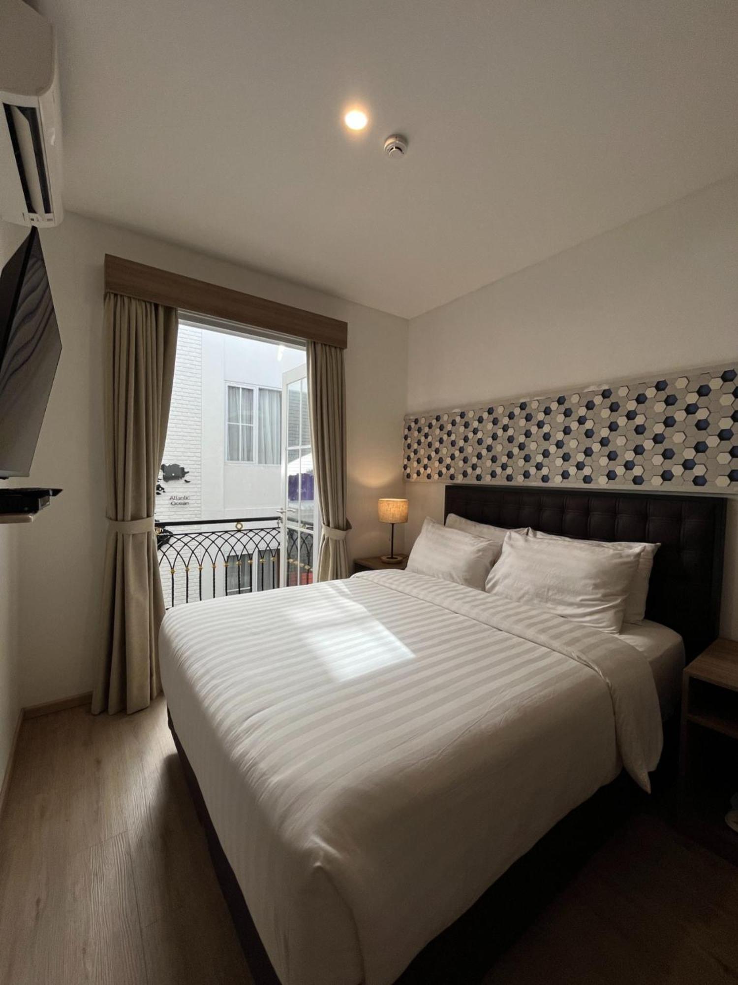 Bening Boutique Hotel Managed By Salak Hospitality Bekasi Extérieur photo